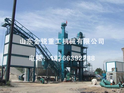 混凝土攪拌機價格與質(zhì)量同等重要，不可傾斜